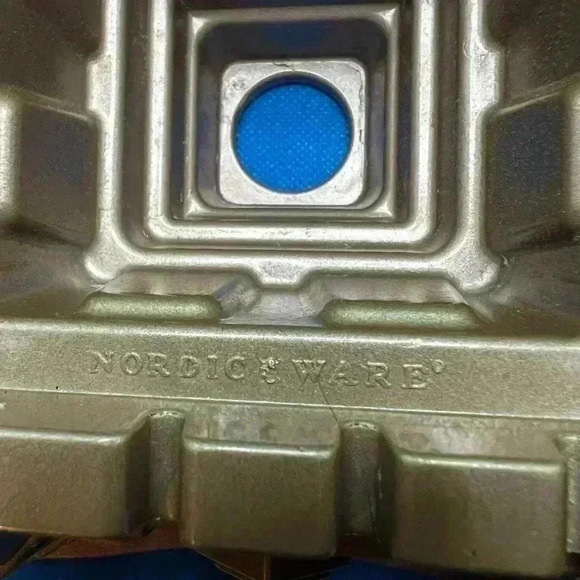 Nordic Ware 10 Cup Cast Aluminum Castle Bundt Cake Mold - Picture 5 of 5